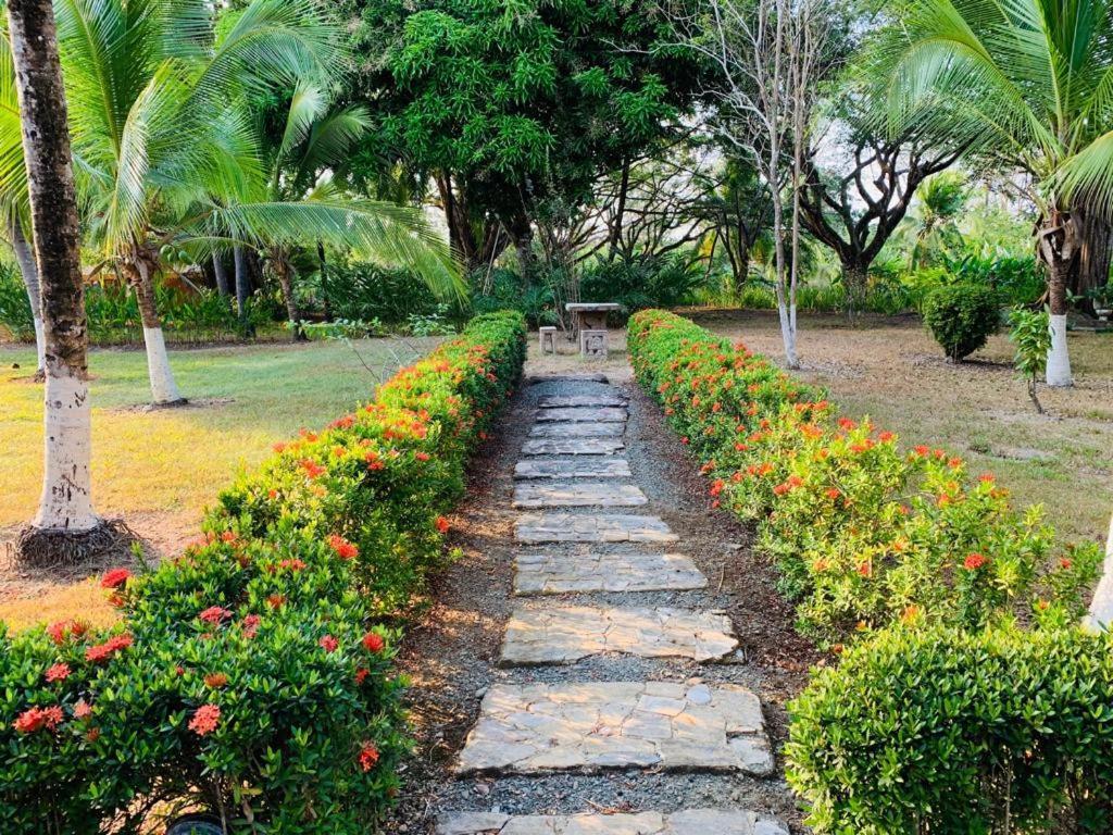 Getaways At Pueblo Real Hotell Quepos Exteriör bild